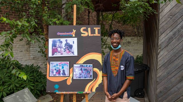 2021 SLI Mural Lead Artist, Ryan Davis at the end of summer "Art In The Garden" event